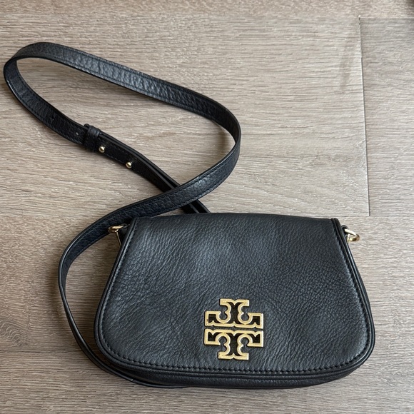 Tory Burch Handbags - Tory Burch Black Leather Crossbody with Gold Logo Accent